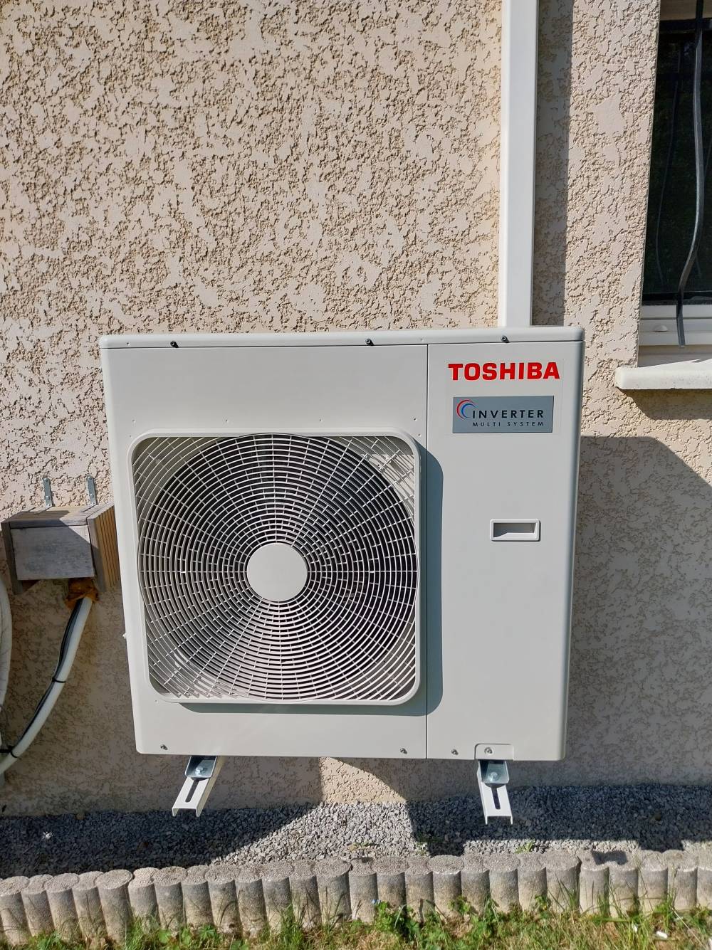 TOSHIBA groupe extérieur-min